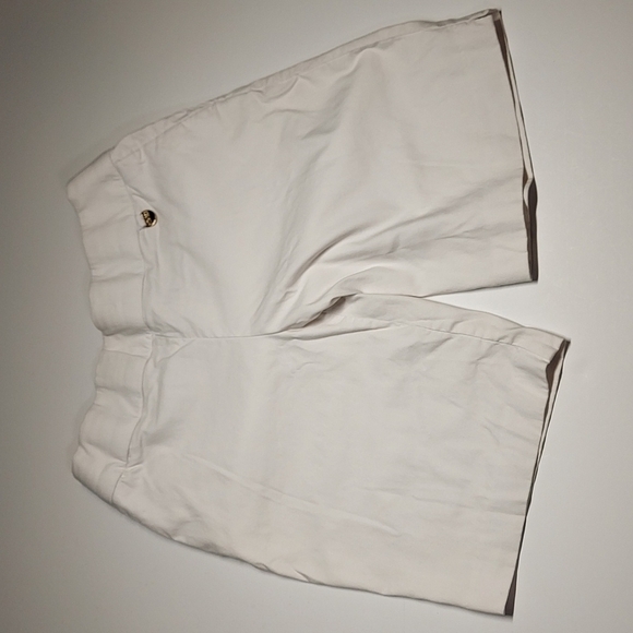 Company Ellen Tracy Size Medium Bermuda Pull Up Shorts - Picture 1 of 9